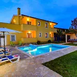 Pet Friendly Apartment In Pula Pula