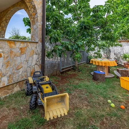 Pet Friendly Apartment In Pula