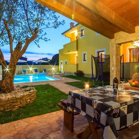 Casa de Férias Pet Friendly Apartment In Pula