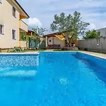 Pet Friendly In * Pola