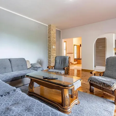 Pet Friendly Apartment In Pula Hébergement de vacances *