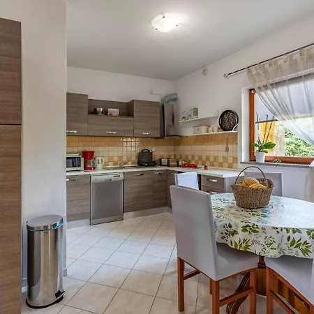 Pet Friendly Apartment In Pula