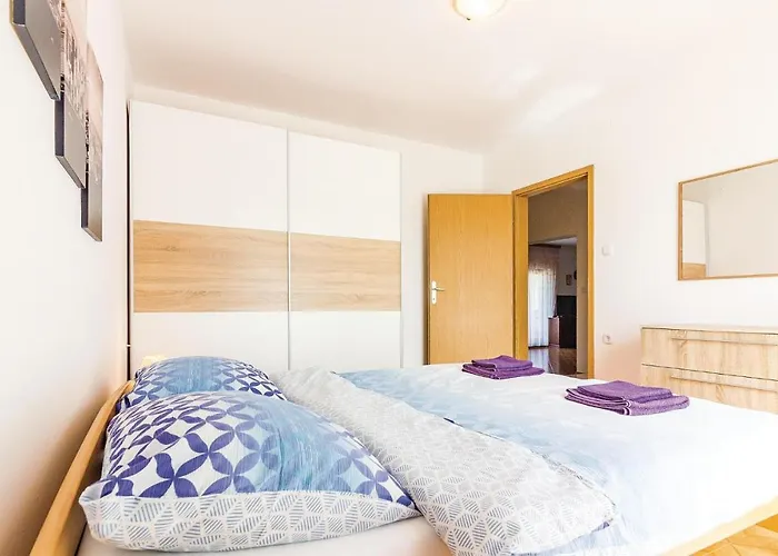 Pet Friendly Apartment In Pula *