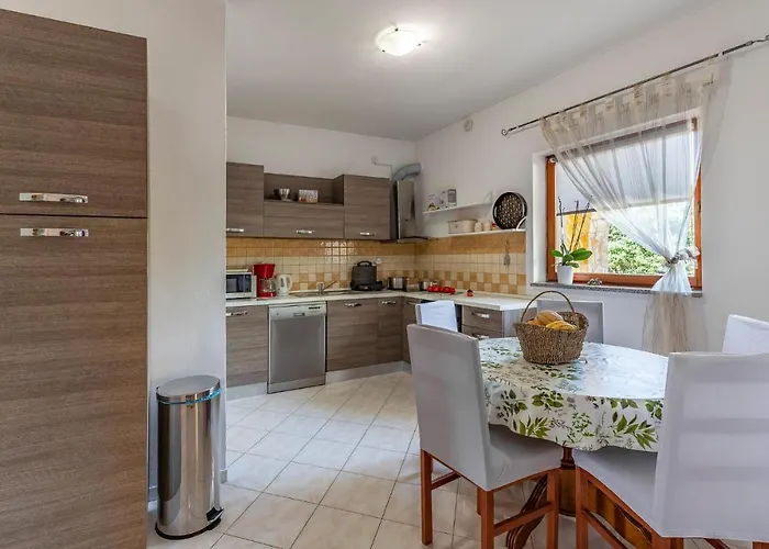 Pet Friendly Apartment In Pula