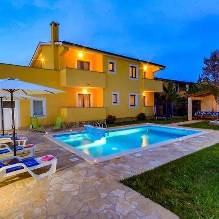 Pet Friendly Apartment In Pula Pula