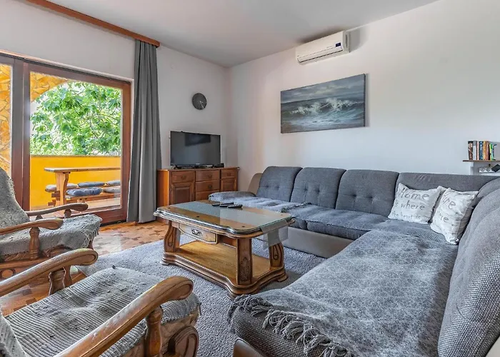 Pet Friendly Apartment In Pula *